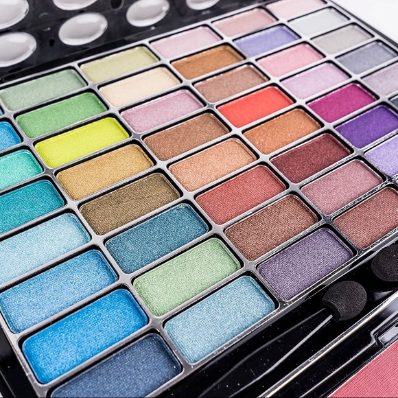 GLAMOUR GIRL MAKEUP KIT - Picture 6 of 6